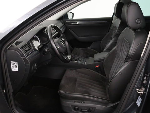 Škoda Superb 1.4 TSI iV BnsEdPlus | Camera | Adaptive cruise | Memory seats | Carplay | Stoelverwarming| Navigatie | Alcantara | Keyless