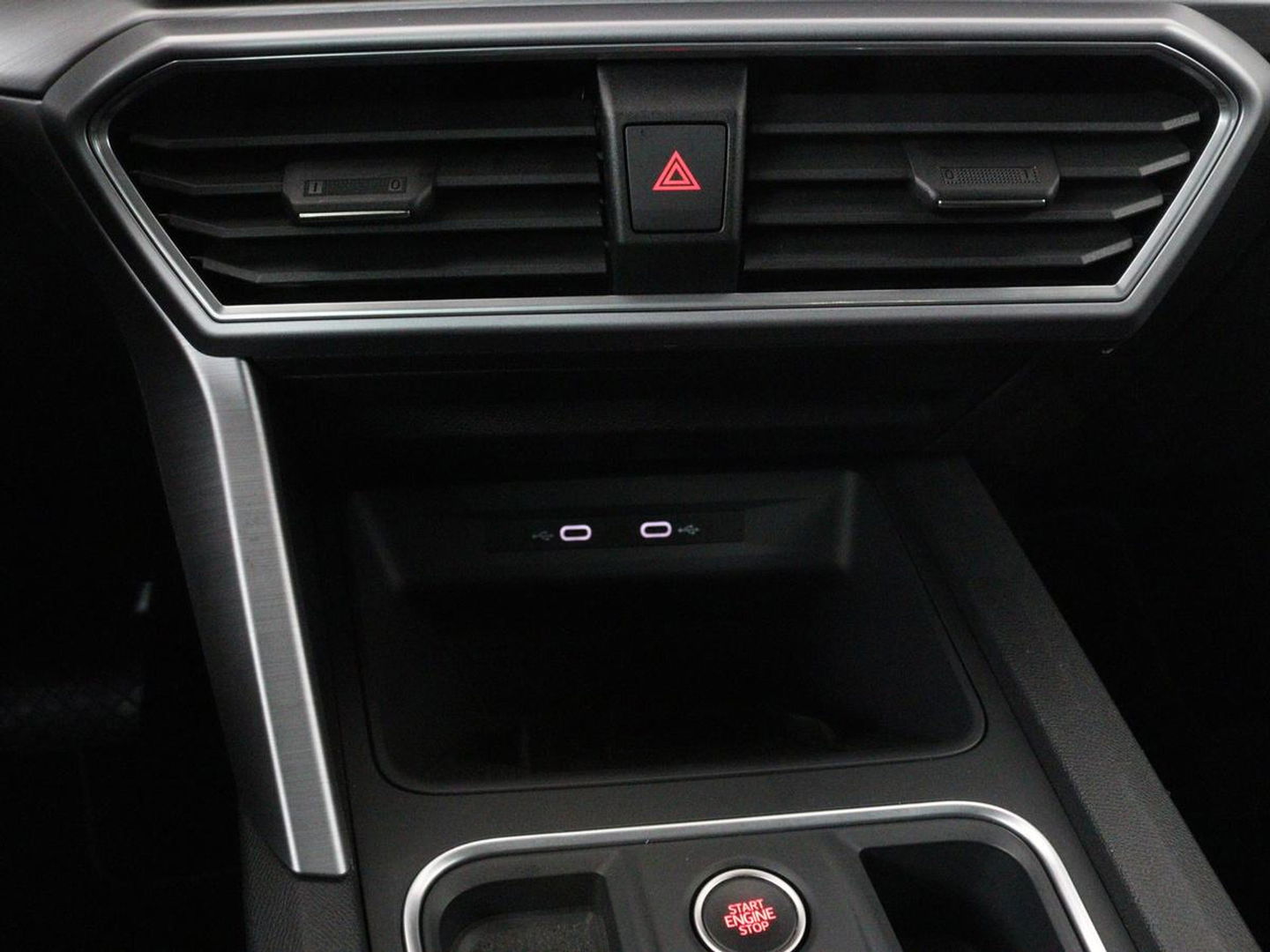 SEAT Leon Sportstourer 1.4 TSI eHybrid PHEV FR Business Intense | Camera | Stoel & Stuurverwarming | Trekhaak | Carplay | Full LED | Sfeerverlichting