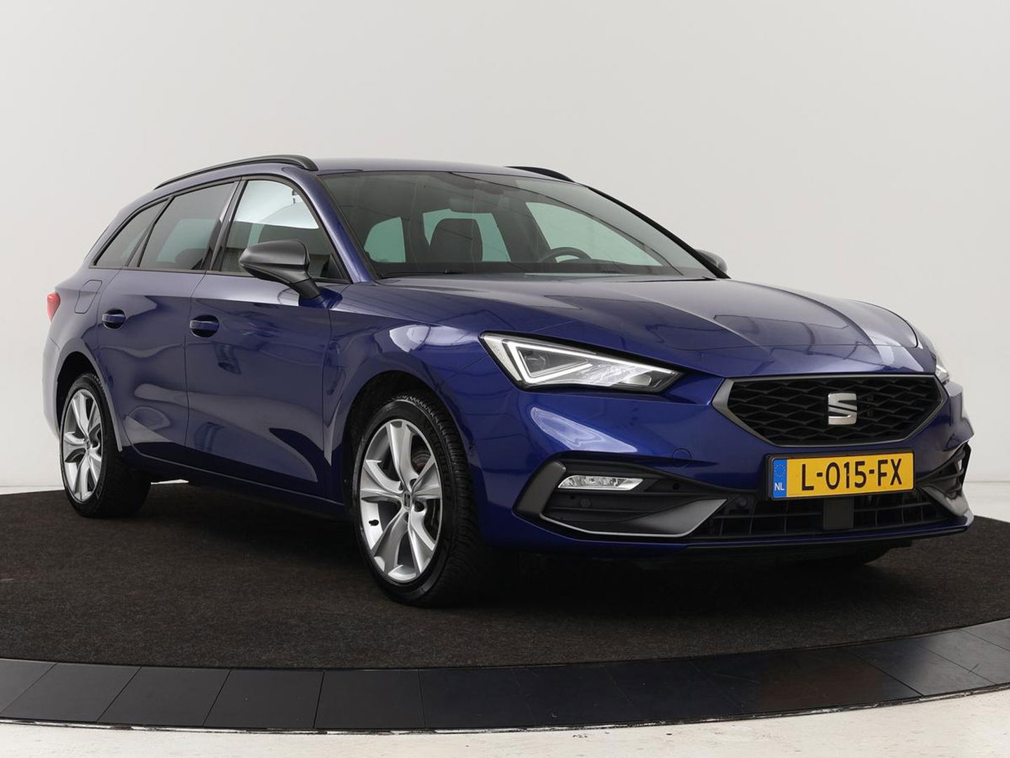 SEAT Leon Sportstourer 1.4 TSI eHybrid PHEV FR Business Intense | Camera | Stoel & Stuurverwarming | Trekhaak | Carplay | Full LED | Sfeerverlichting