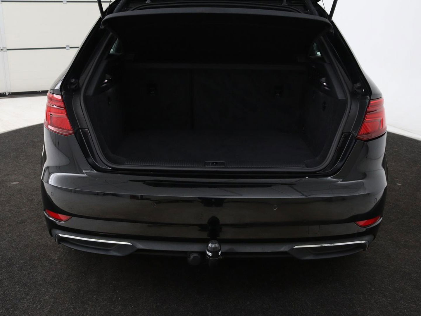 Audi A3 Sportback 1.4 e-tron Lease Edition | Panoramadak | Trekhaak | Cruise control | Digitaal cockpit | LMV 18 inch | LED | S-line | Keyless go | PDC