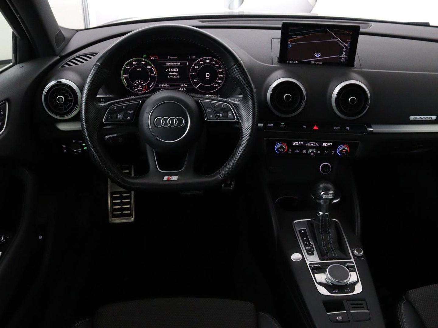 Audi A3 Sportback 1.4 e-tron Lease Edition | Panoramadak | Trekhaak | Cruise control | Digitaal cockpit | LMV 18 inch | LED | S-line | Keyless go | PDC