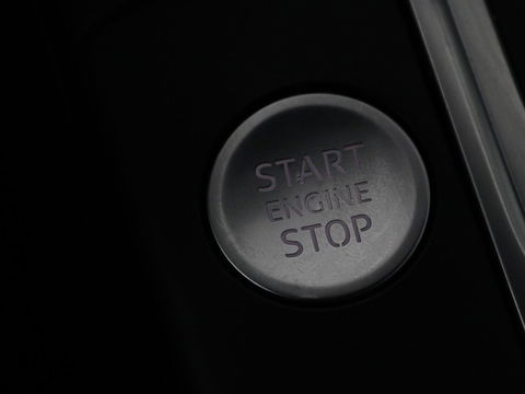 Audi A3 Sportback 1.4 e-tron Lease Edition | Panoramadak | Trekhaak | Cruise control | Digitaal cockpit | LMV 18 inch | LED | S-line | Keyless go | PDC