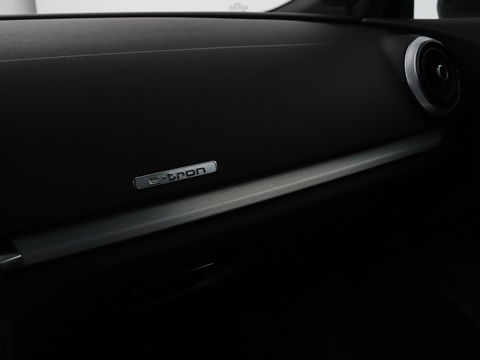 Audi A3 Sportback 1.4 e-tron Lease Edition | Panoramadak | Trekhaak | Cruise control | Digitaal cockpit | LMV 18 inch | LED | S-line | Keyless go | PDC