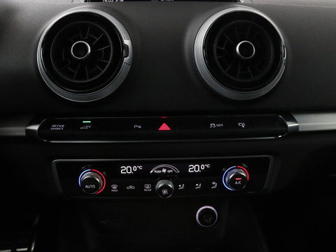 Audi A3 Sportback 1.4 e-tron Lease Edition | Panoramadak | Trekhaak | Cruise control | Digitaal cockpit | LMV 18 inch | LED | S-line | Keyless go | PDC