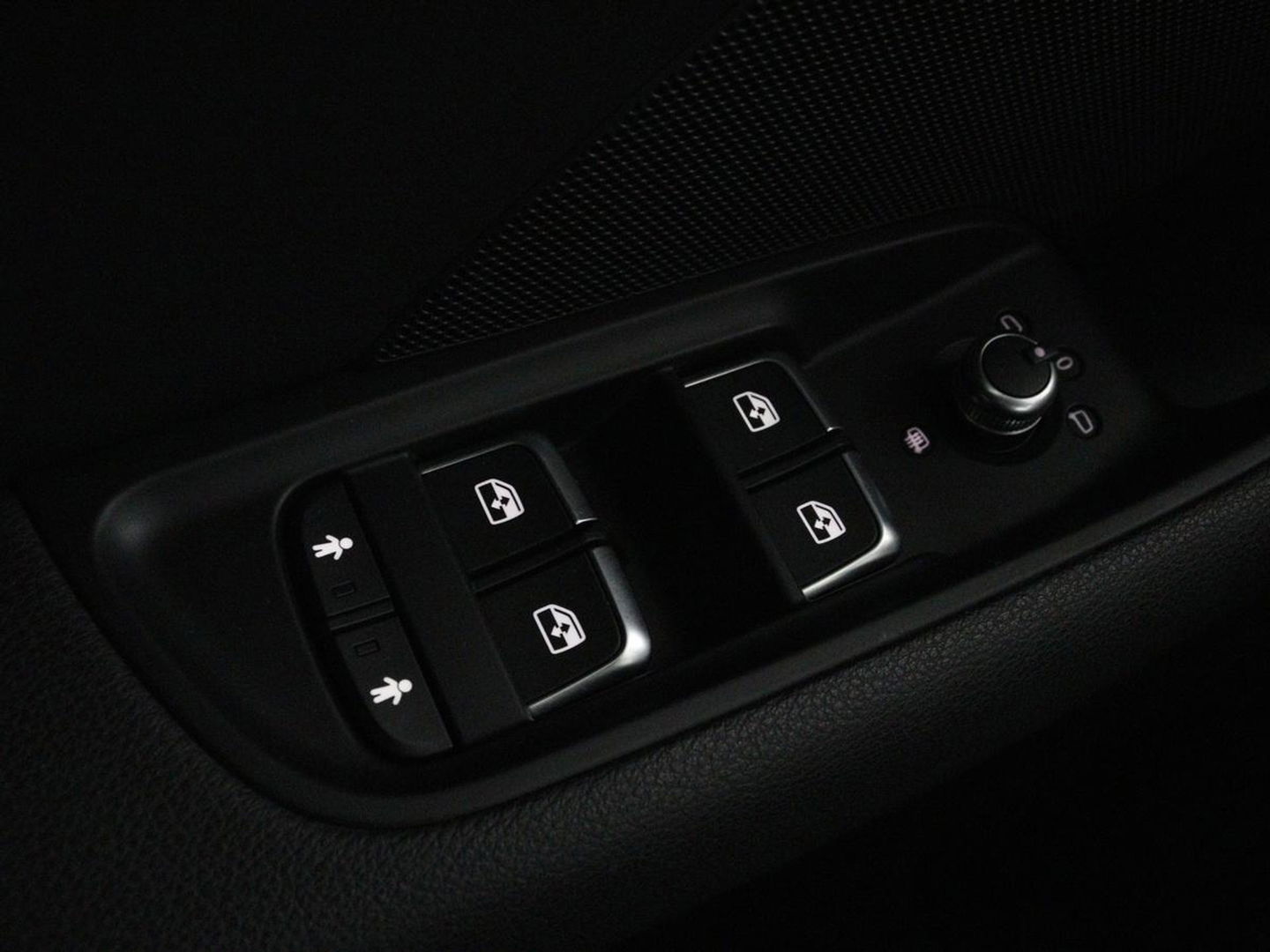 Audi A3 Sportback 1.4 e-tron Lease Edition | Panoramadak | Trekhaak | Cruise control | Digitaal cockpit | LMV 18 inch | LED | S-line | Keyless go | PDC