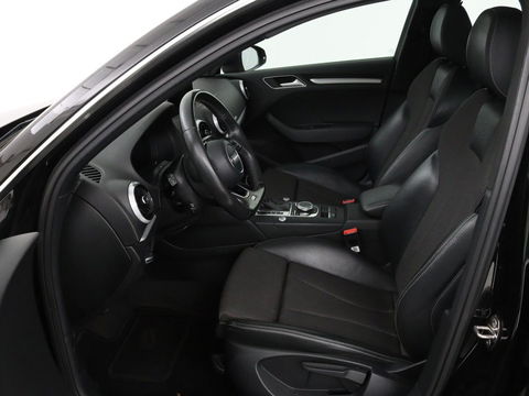 Audi A3 Sportback 1.4 e-tron Lease Edition | Panoramadak | Trekhaak | Cruise control | Digitaal cockpit | LMV 18 inch | LED | S-line | Keyless go | PDC