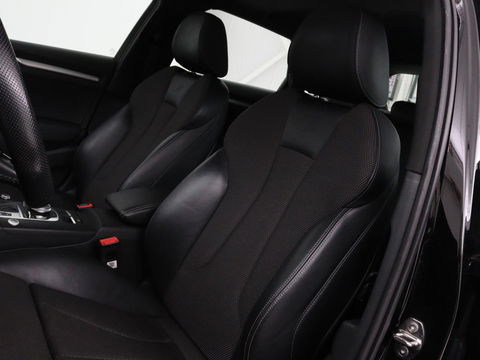 Audi A3 Sportback 1.4 e-tron Lease Edition | Panoramadak | Trekhaak | Cruise control | Digitaal cockpit | LMV 18 inch | LED | S-line | Keyless go | PDC