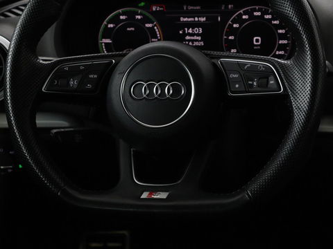 Audi A3 Sportback 1.4 e-tron Lease Edition | Panoramadak | Trekhaak | Cruise control | Digitaal cockpit | LMV 18 inch | LED | S-line | Keyless go | PDC