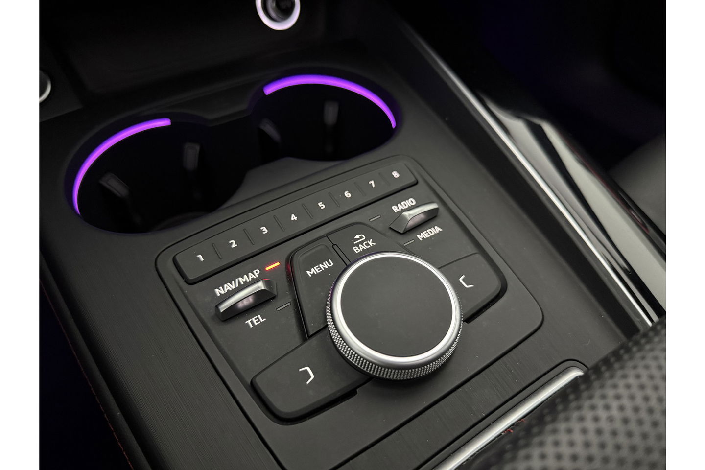 Audi A4 35 TFSI 150PK S-line Pano LED Sfeerverl. Clima Cruise Navigatie PDC 18''LMV