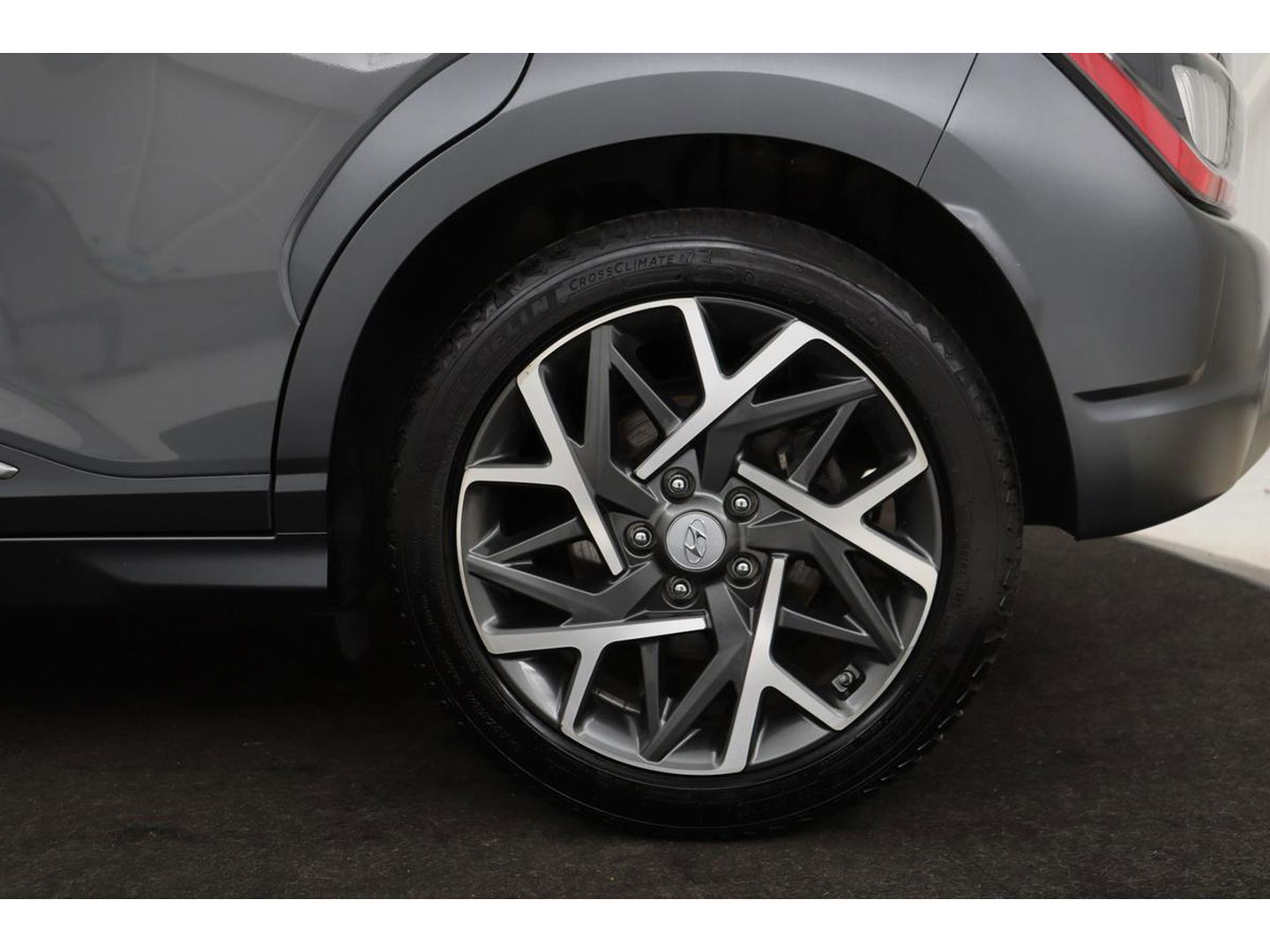 Hyundai KONA 1.6 GDI HEV Premium | Head-Up | Stoelventilatie | Leder | Adaptive cruise | Camera | Full LED | Navigatie | Stuurverwarming