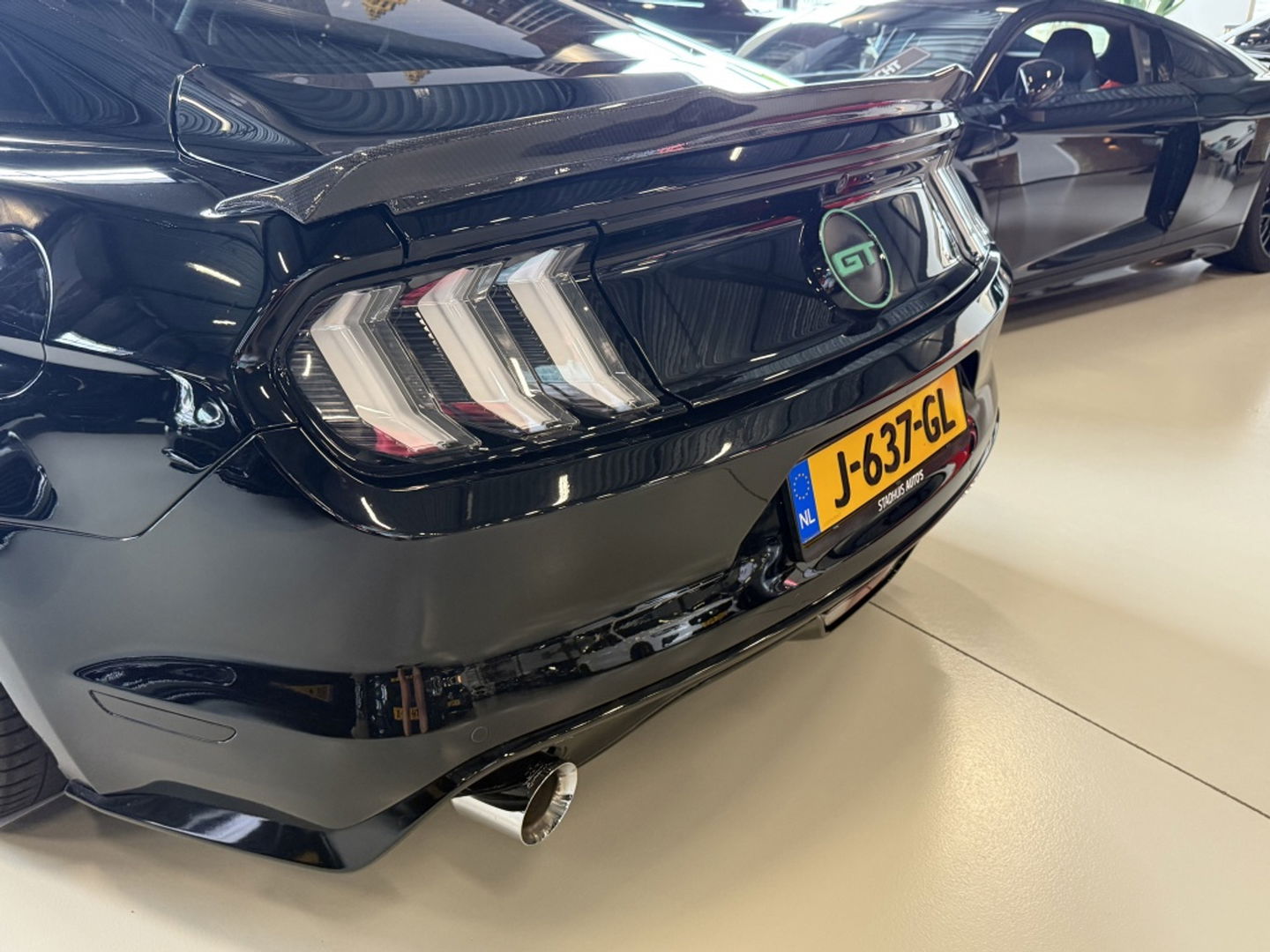 Ford Mustang Fastback 5.0 V8 422PK GT / Carbon / 2017 / LED