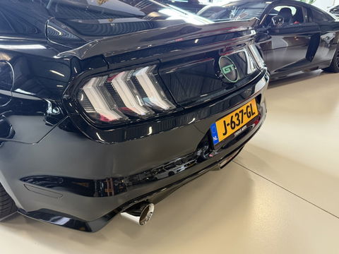 Ford Mustang Fastback 5.0 V8 422PK GT / Carbon / 2017 / LED