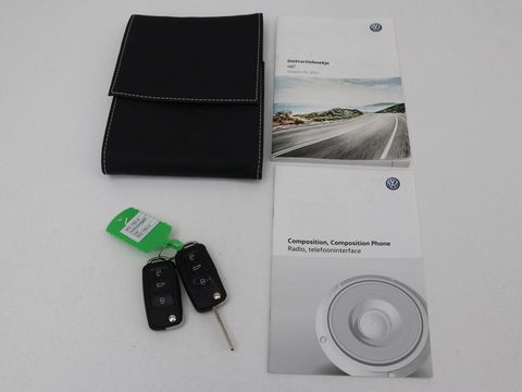 Volkswagen up! 1.0 BMT high up! | Cruise control | Airco | Bleutooth | LMV 15 inch | Parkeersensoren achter | Radio | LED dagrijverlichting