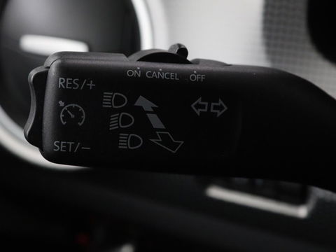 Volkswagen up! 1.0 BMT high up! | Cruise control | Airco | Bleutooth | LMV 15 inch | Parkeersensoren achter | Radio | LED dagrijverlichting