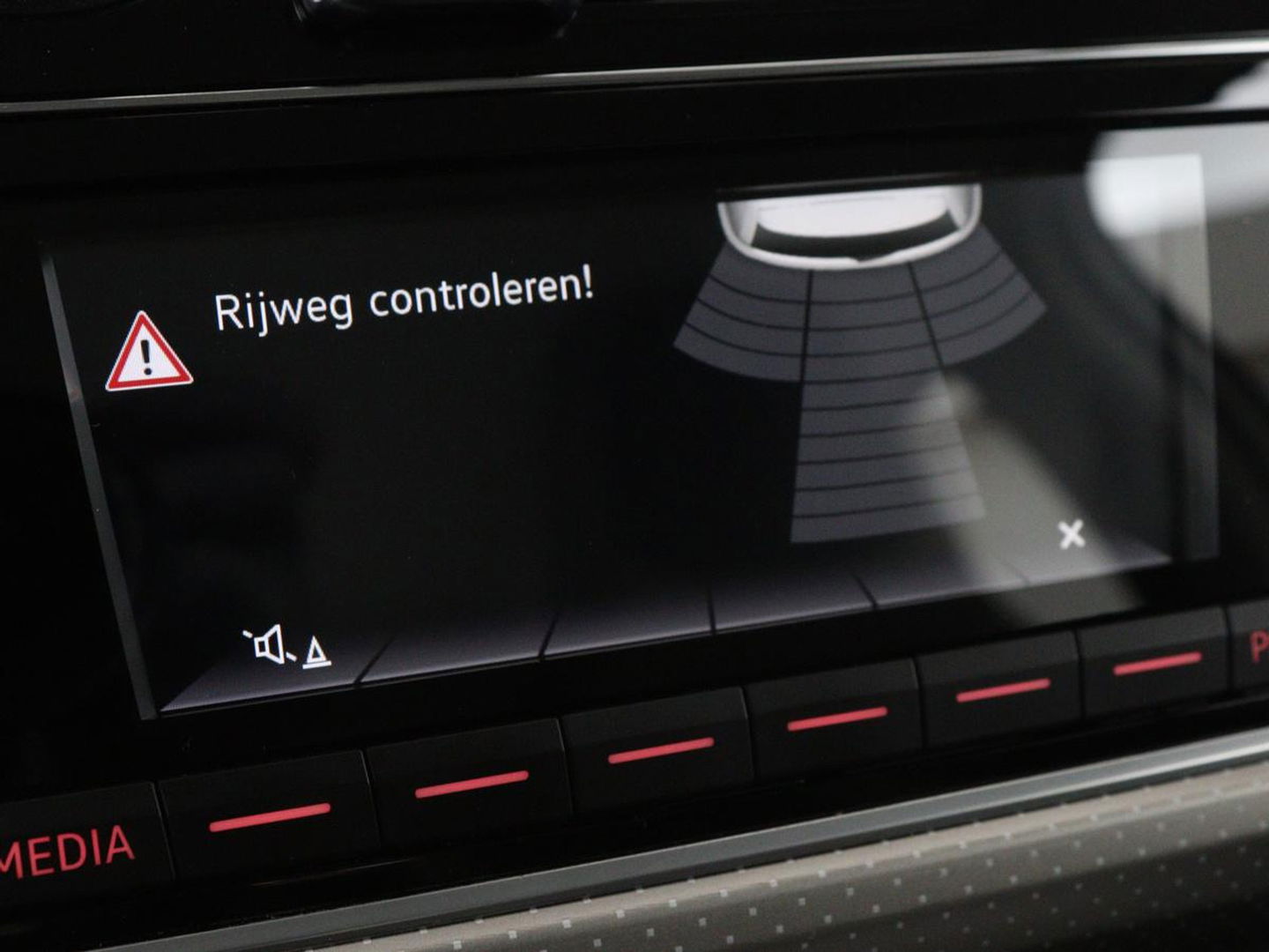 Volkswagen up! 1.0 BMT high up! | Cruise control | Airco | Bleutooth | LMV 15 inch | Parkeersensoren achter | Radio | LED dagrijverlichting