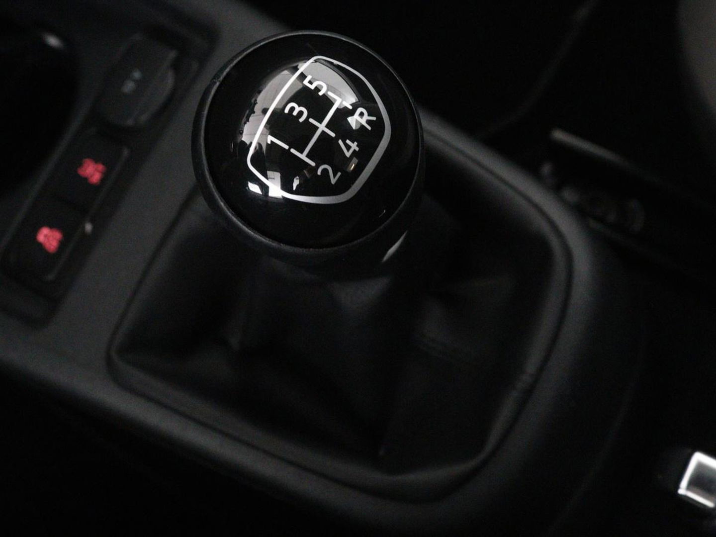 Volkswagen up! 1.0 BMT high up! | Cruise control | Airco | Bleutooth | LMV 15 inch | Parkeersensoren achter | Radio | LED dagrijverlichting