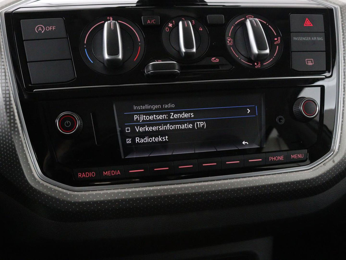Volkswagen up! 1.0 BMT high up! | Cruise control | Airco | Bleutooth | LMV 15 inch | Parkeersensoren achter | Radio | LED dagrijverlichting