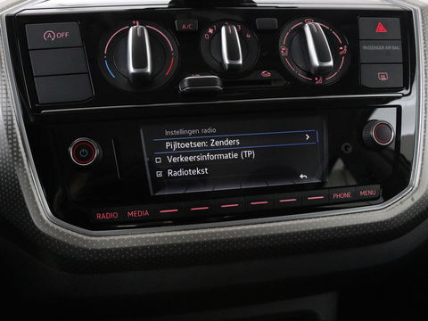 Volkswagen up! 1.0 BMT high up! | Cruise control | Airco | Bleutooth | LMV 15 inch | Parkeersensoren achter | Radio | LED dagrijverlichting