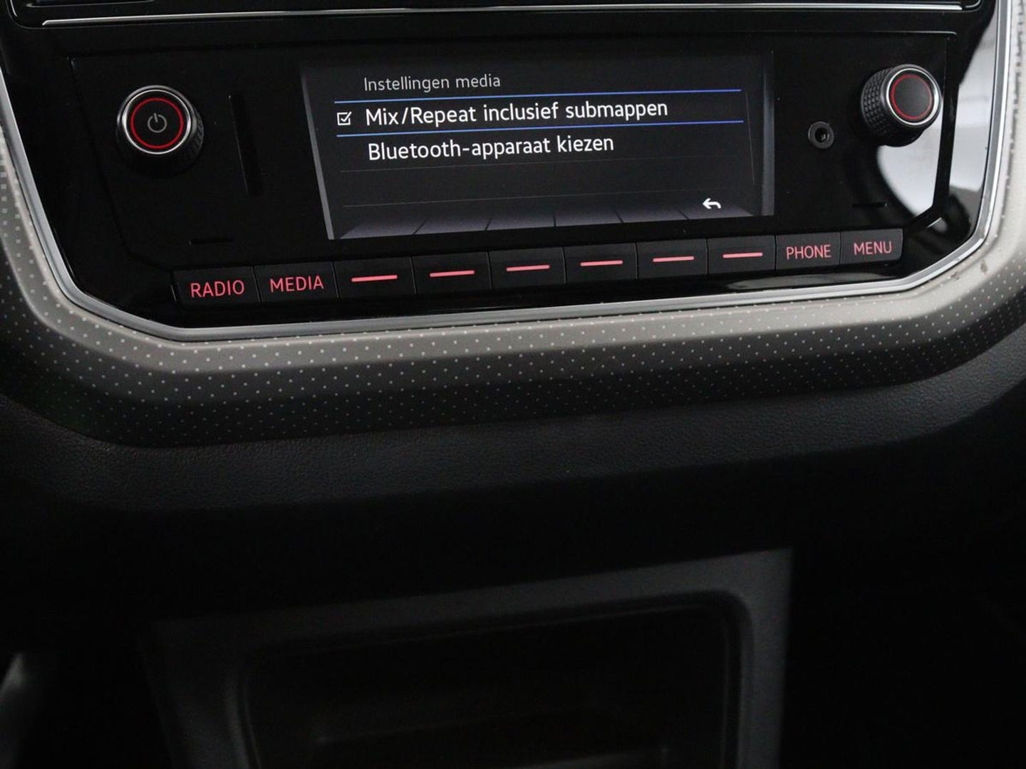 Volkswagen up! 1.0 BMT high up! | Cruise control | Airco | Bleutooth | LMV 15 inch | Parkeersensoren achter | Radio | LED dagrijverlichting