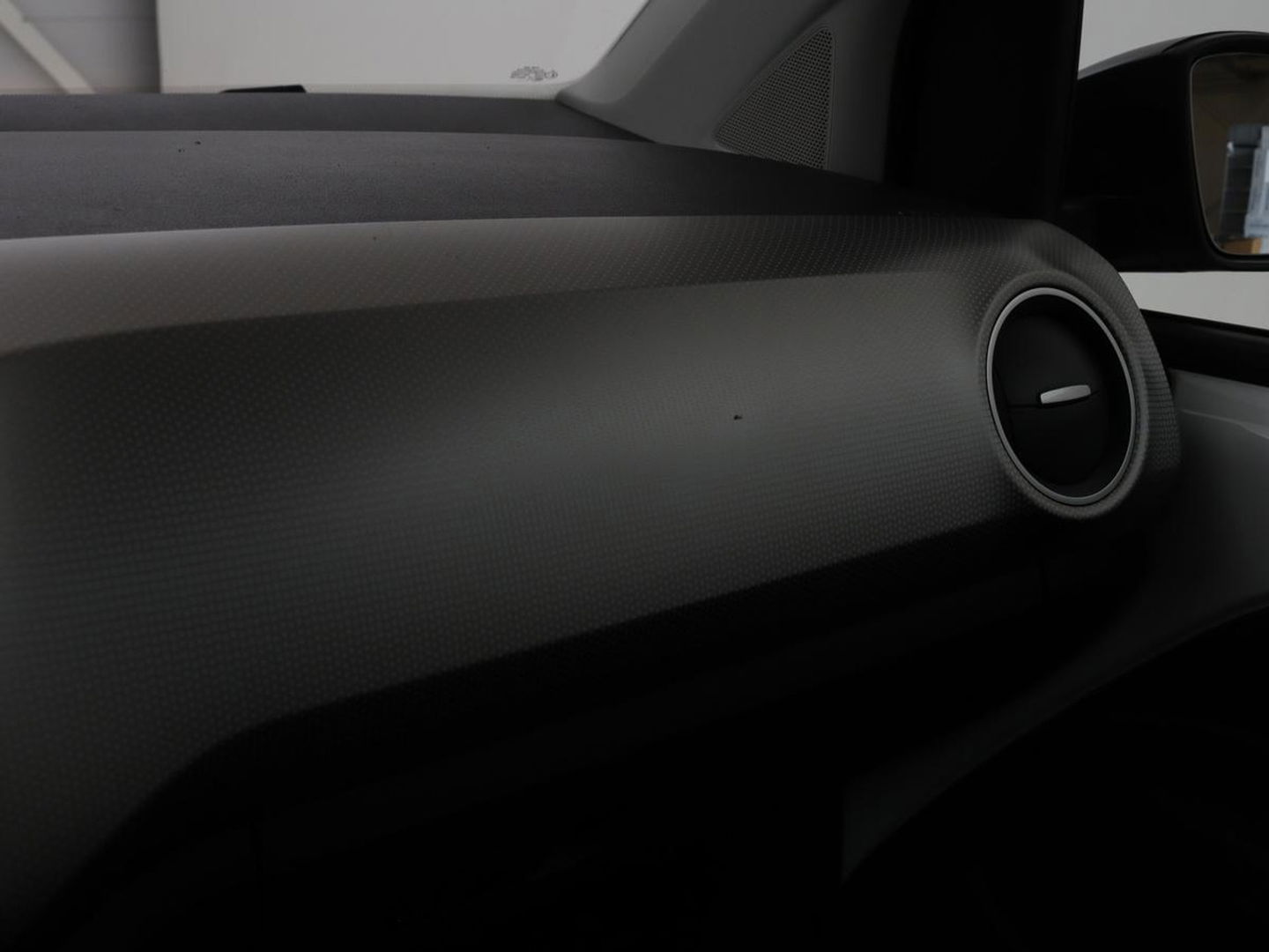 Volkswagen up! 1.0 BMT high up! | Cruise control | Airco | Bleutooth | LMV 15 inch | Parkeersensoren achter | Radio | LED dagrijverlichting