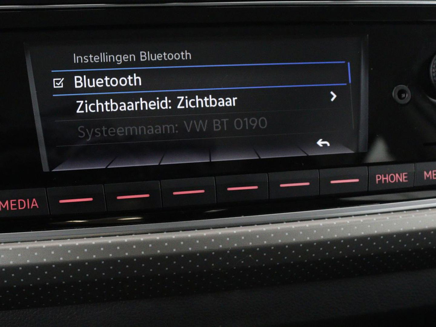 Volkswagen up! 1.0 BMT high up! | Cruise control | Airco | Bleutooth | LMV 15 inch | Parkeersensoren achter | Radio | LED dagrijverlichting