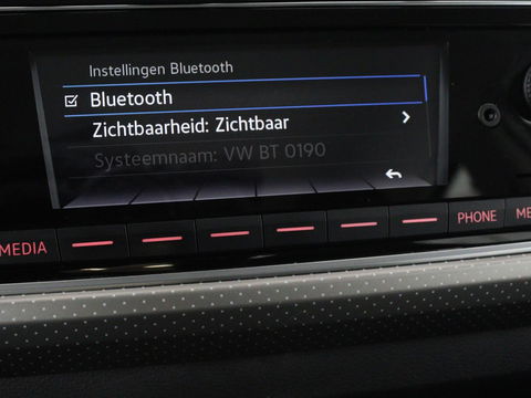 Volkswagen up! 1.0 BMT high up! | Cruise control | Airco | Bleutooth | LMV 15 inch | Parkeersensoren achter | Radio | LED dagrijverlichting