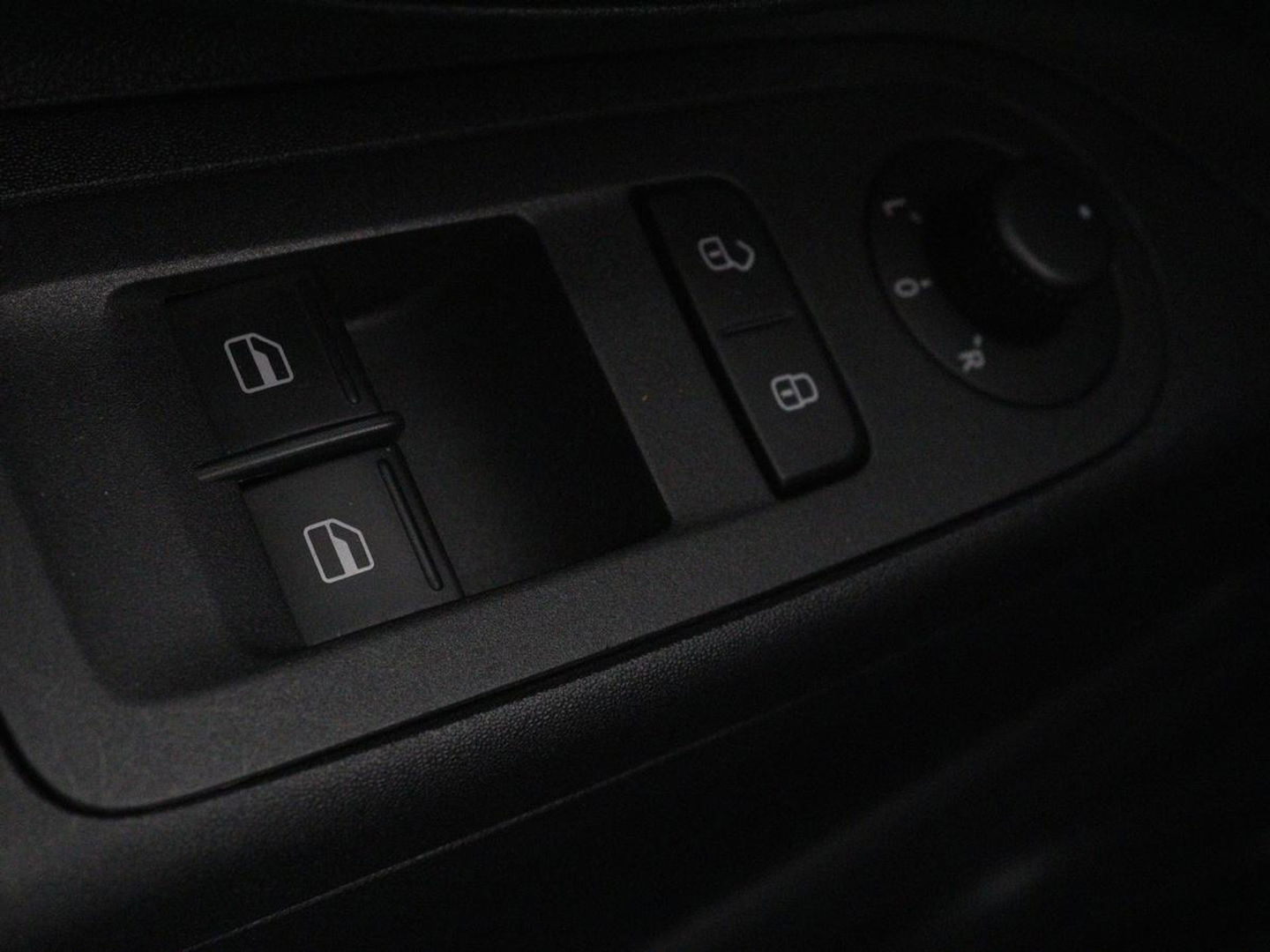 Volkswagen up! 1.0 BMT high up! | Cruise control | Airco | Bleutooth | LMV 15 inch | Parkeersensoren achter | Radio | LED dagrijverlichting