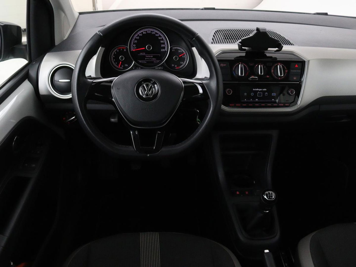Volkswagen up! 1.0 BMT high up! | Cruise control | Airco | Bleutooth | LMV 15 inch | Parkeersensoren achter | Radio | LED dagrijverlichting