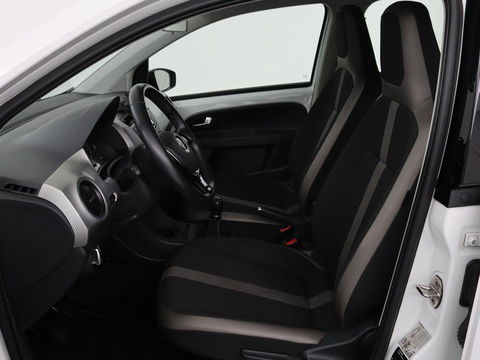 Volkswagen up! 1.0 BMT high up! | Cruise control | Airco | Bleutooth | LMV 15 inch | Parkeersensoren achter | Radio | LED dagrijverlichting