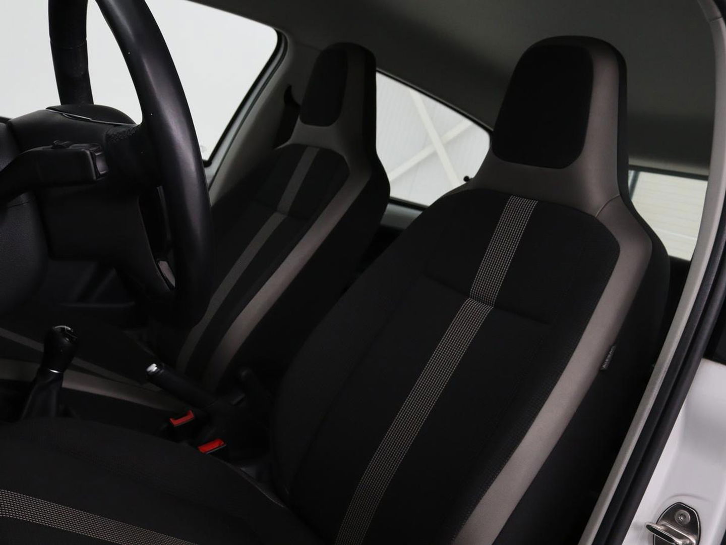 Volkswagen up! 1.0 BMT high up! | Cruise control | Airco | Bleutooth | LMV 15 inch | Parkeersensoren achter | Radio | LED dagrijverlichting