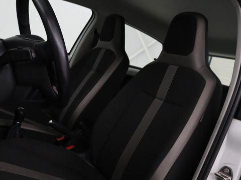 Volkswagen up! 1.0 BMT high up! | Cruise control | Airco | Bleutooth | LMV 15 inch | Parkeersensoren achter | Radio | LED dagrijverlichting