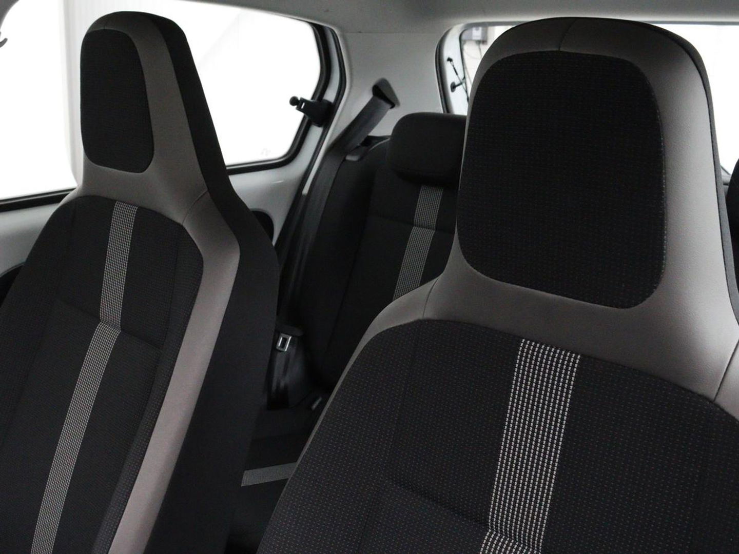 Volkswagen up! 1.0 BMT high up! | Cruise control | Airco | Bleutooth | LMV 15 inch | Parkeersensoren achter | Radio | LED dagrijverlichting