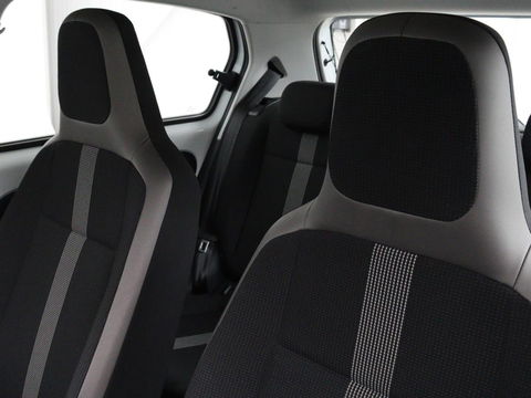 Volkswagen up! 1.0 BMT high up! | Cruise control | Airco | Bleutooth | LMV 15 inch | Parkeersensoren achter | Radio | LED dagrijverlichting