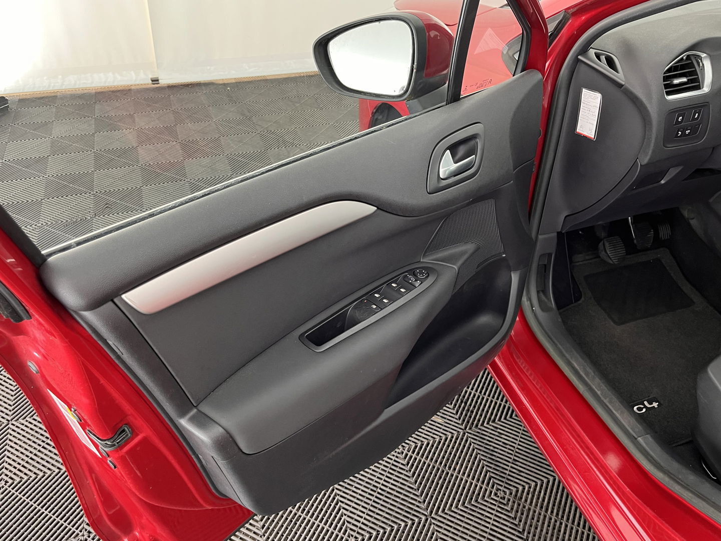 Citroën C4 1.6 e-HDi Ligne Business *PANO | NAVI-FULLMAP | COMFORT-SEATS | ECC | PDC | CRUISE | TOWBAR | 16"ALU*