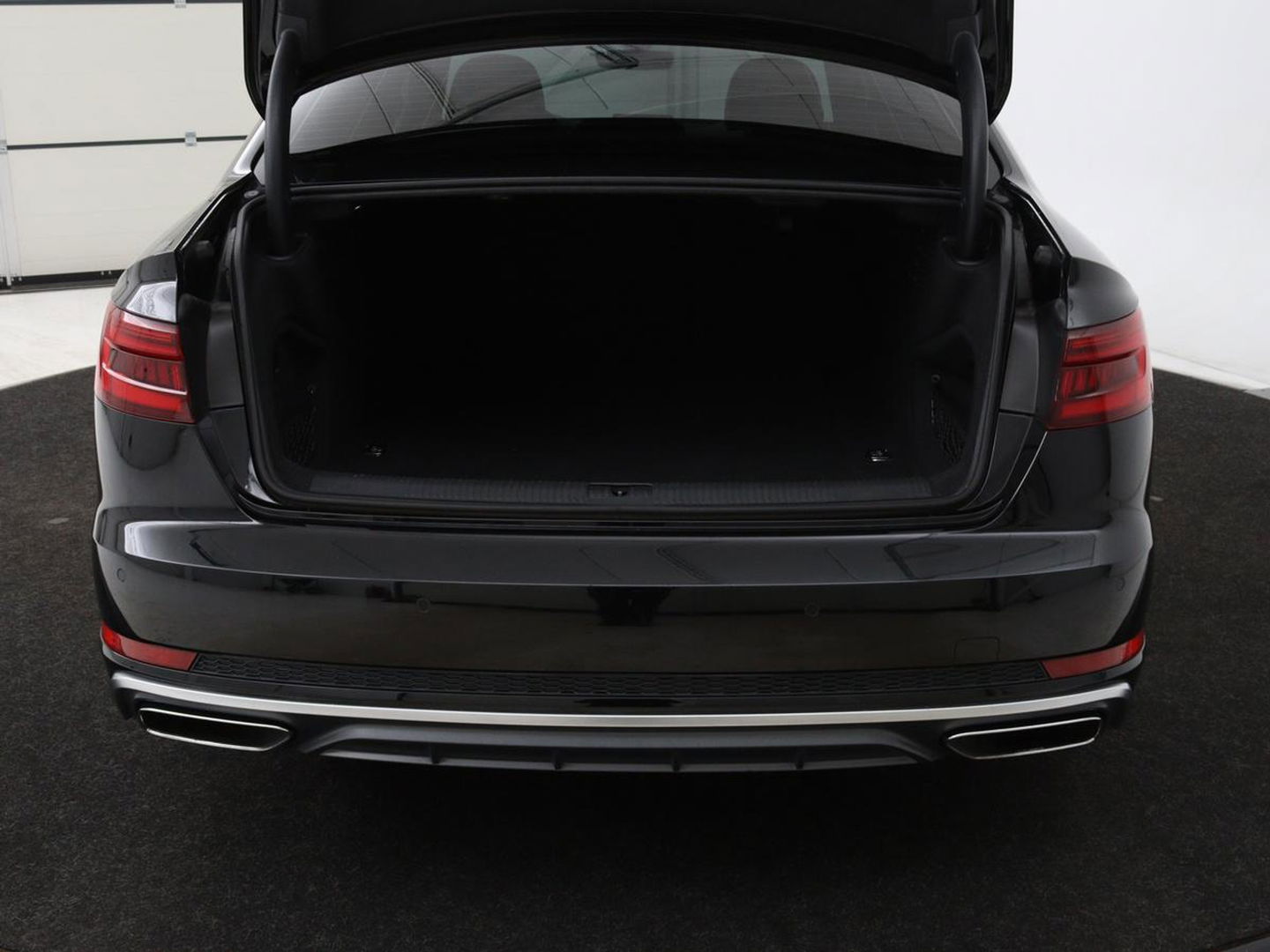 Audi A4 Limousine 35 TFSI Sport S line edition | Half leder | Full LED | LMV 18 inch | Climate control | Cruise control | Bleutooth | Navigatie
