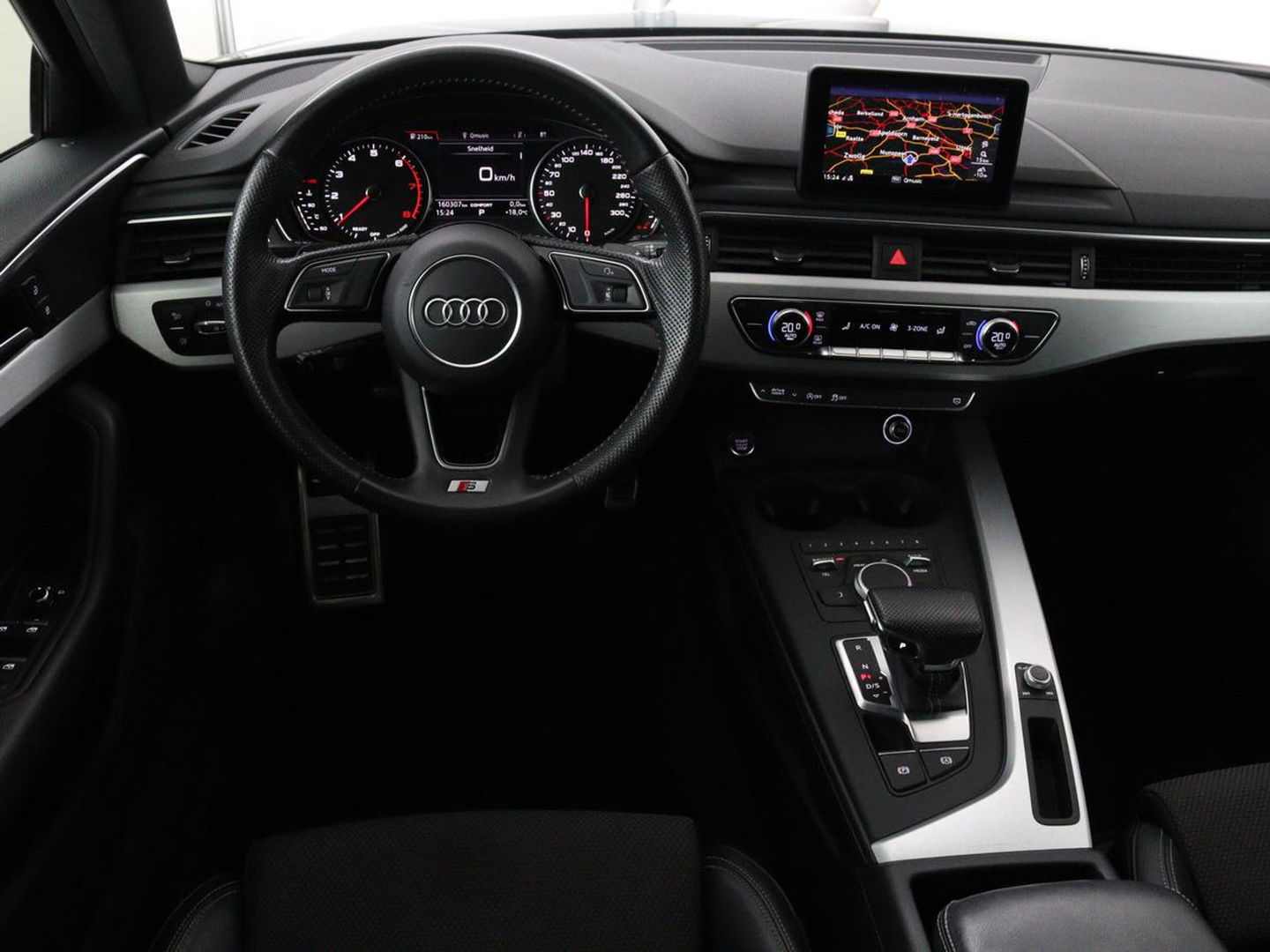 Audi A4 Limousine 35 TFSI Sport S line edition | Half leder | Full LED | LMV 18 inch | Climate control | Cruise control | Bleutooth | Navigatie