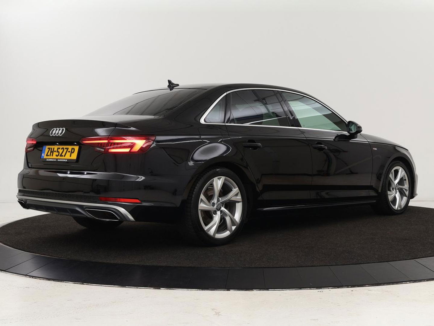 Audi A4 Limousine 35 TFSI Sport S line edition | Half leder | Full LED | LMV 18 inch | Climate control | Cruise control | Bleutooth | Navigatie