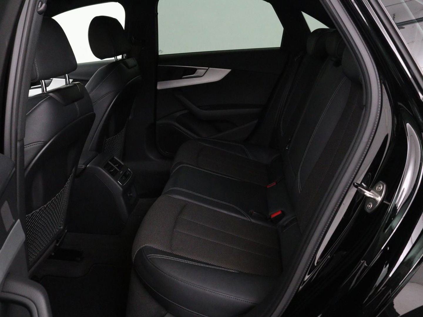 Audi A4 Limousine 35 TFSI Sport S line edition | Half leder | Full LED | LMV 18 inch | Climate control | Cruise control | Bleutooth | Navigatie