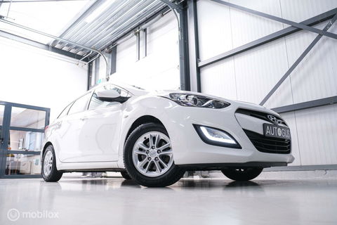 Hyundai i30 Wagon 1.6 GDI 120 pk | Trekhaak | Clima | Cruise | Stuurwielverwarming | All seasons | Nieuwe APK |