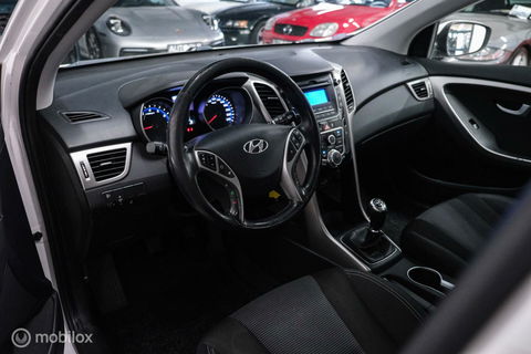 Hyundai i30 Wagon 1.6 GDI 120 pk | Trekhaak | Clima | Cruise | Stuurwielverwarming | All seasons | Nieuwe APK |