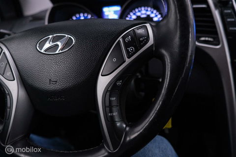 Hyundai i30 Wagon 1.6 GDI 120 pk | Trekhaak | Clima | Cruise | Stuurwielverwarming | All seasons | Nieuwe APK |