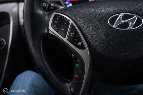 Hyundai i30 Wagon 1.6 GDI 120 pk | Trekhaak | Clima | Cruise | Stuurwielverwarming | All seasons | Nieuwe APK |