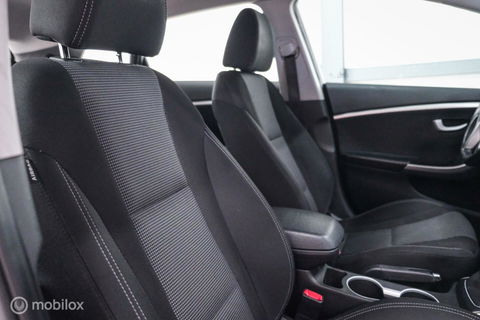 Hyundai i30 Wagon 1.6 GDI 120 pk | Trekhaak | Clima | Cruise | Stuurwielverwarming | All seasons | Nieuwe APK |