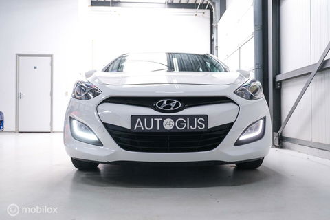 Hyundai i30 Wagon 1.6 GDI 120 pk | Trekhaak | Clima | Cruise | Stuurwielverwarming | All seasons | Nieuwe APK |