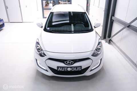 Hyundai i30 Wagon 1.6 GDI 120 pk | Trekhaak | Clima | Cruise | Stuurwielverwarming | All seasons | Nieuwe APK |