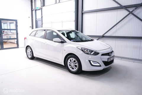 Hyundai i30 Wagon 1.6 GDI 120 pk | Trekhaak | Clima | Cruise | Stuurwielverwarming | All seasons | Nieuwe APK |