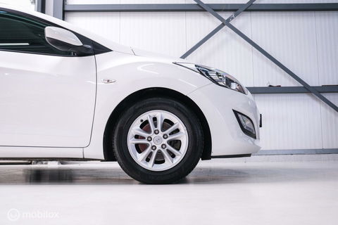 Hyundai i30 Wagon 1.6 GDI 120 pk | Trekhaak | Clima | Cruise | Stuurwielverwarming | All seasons | Nieuwe APK |