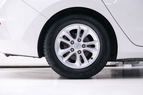 Hyundai i30 Wagon 1.6 GDI 120 pk | Trekhaak | Clima | Cruise | Stuurwielverwarming | All seasons | Nieuwe APK |