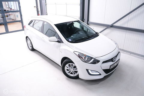 Hyundai i30 Wagon 1.6 GDI 120 pk | Trekhaak | Clima | Cruise | Stuurwielverwarming | All seasons | Nieuwe APK |
