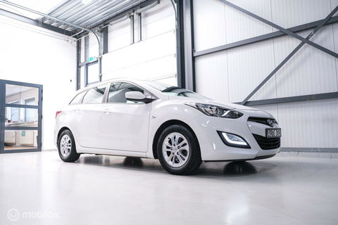 Hyundai i30 Wagon 1.6 GDI 120 pk | Trekhaak | Clima | Cruise | Stuurwielverwarming | All seasons | Nieuwe APK |